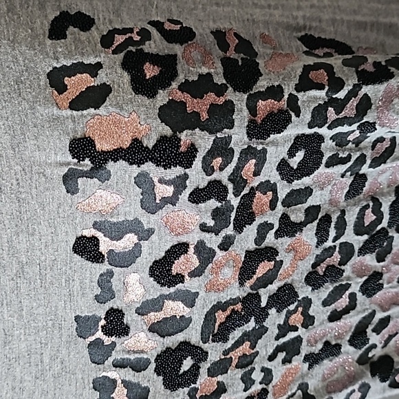 Apt. 9 Gray Short Slee Tee with Rose Gold, Pink, and Silver Ombre Leopard Print - Picture 6 of 12